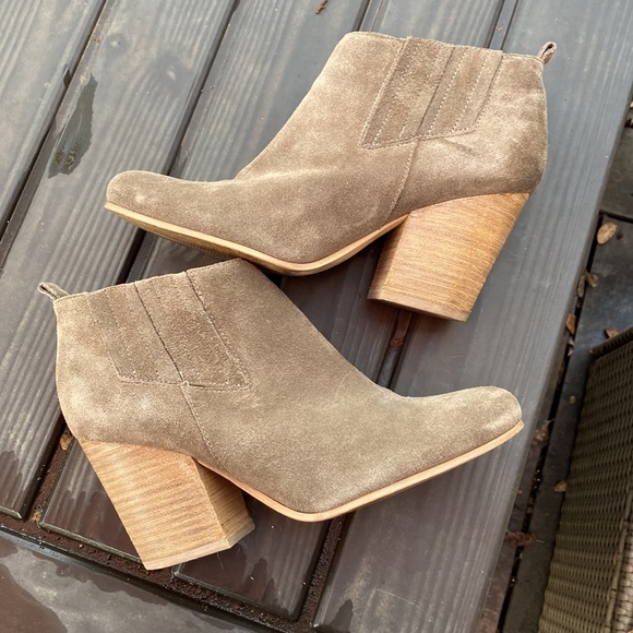 Crown Vintage suede ankle booties - Picture 9 of 13